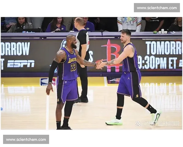 NBA公牛鏖战湖人焦点夜双核对决引爆全场球迷热议不断
